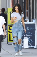 SELENA GOMEZ Leaves Sara