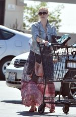 AMY ADAMS Shopping at a Supermarket in Beverly Hills 03/12/2017