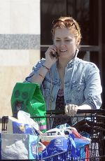 AMY ADAMS Shopping at a Supermarket in Beverly Hills 03/12/2017