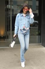 BELLA HADID in Jeans Leaves Her Apartment in New York 03/18/2017 - superiorpics celebrity forums