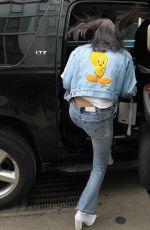 BELLA HADID in Jeans Leaves Her Apartment in New York 03/18/2017 - superiorpics celebrity forums