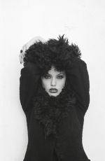BEst from the Past - 20 Years Old ANGELINA JOLIE on the Set of a Photosoot, 1995 