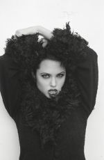 BEst from the Past - 20 Years Old ANGELINA JOLIE on the Set of a Photosoot, 1995 