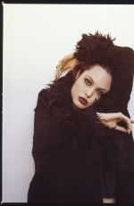 BEst from the Past - 20 Years Old ANGELINA JOLIE on the Set of a Photosoot, 1995 