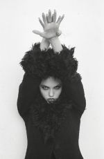 BEst from the Past - 20 Years Old ANGELINA JOLIE on the Set of a Photosoot, 1995 