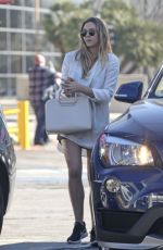 ELIZABETH OLSEN Leaves Dry Cleaners in Beverly Hills 03/13/2017