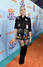 GWEN STEFANI at Nickelodeon 2017 Kids