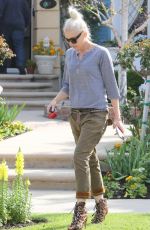 GWEN STEFANI Leaves Her Parents Home in Los Angeles 03/18/2017