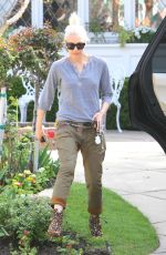 GWEN STEFANI Leaves Her Parents Home in Los Angeles 03/18/2017