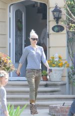 GWEN STEFANI Leaves Her Parents Home in Los Angeles 03/18/2017