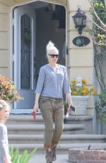 GWEN STEFANI Leaves Her Parents Home in Los Angeles 03/18/2017