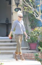 GWEN STEFANI Leaves Her Parents Home in Los Angeles 03/18/2017