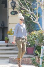 GWEN STEFANI Leaves Her Parents Home in Los Angeles 03/18/2017