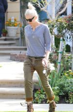 GWEN STEFANI Leaves Her Parents Home in Los Angeles 03/18/2017