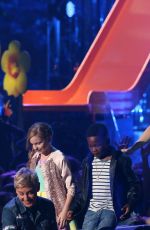 GWEN STEFANI on the Stage at Nickelodeon 2017 Kids
