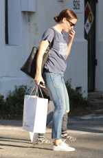 JENNIFER GARNER Shopping at Jill Roberts in Brentwood 03/09/2017