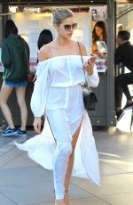 KARA DEL TORO and ELLIE GONSALVES Out Shopping in Los Angeles 03/29/2017