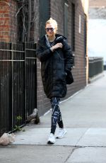 KARLIE KLOSS Arrives at Her Home in New York 03/06/2017