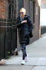 KARLIE KLOSS Arrives at Her Home in New York 03/06/2017