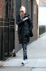 KARLIE KLOSS Arrives at Her Home in New York 03/06/2017