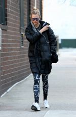 KARLIE KLOSS Arrives at Her Home in New York 03/06/2017