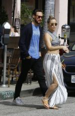 KATE HUDSON Out for Lunch in Pacific Palisades 03/19/2017