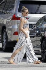 KATE HUDSON Out for Lunch in Pacific Palisades 03/19/2017