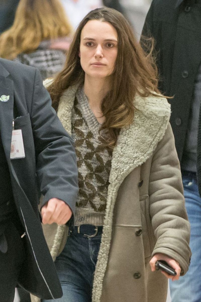 KEIRA KNIGHTLEY at Tegel Airport in Berlin 03/03/2017 KEIRA KNIGHTLEY at Tegel Airport in Berlin 03/03/2017