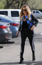 KHLOE KARDASHIAN Arrives at Her Brother Robert