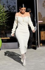 KIM KARDASHIAN Leaves Keeping Up with the Kardashians Set in Westlake 03/25/2017
