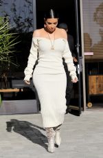 KIM KARDASHIAN Leaves Keeping Up with the Kardashians Set in Westlake 03/25/2017
