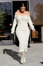 KIM KARDASHIAN Leaves Keeping Up with the Kardashians Set in Westlake 03/25/2017