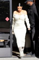 KIM KARDASHIAN Leaves Keeping Up with the Kardashians Set in Westlake 03/25/2017