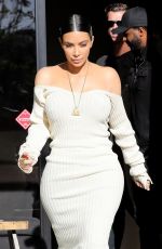 KIM KARDASHIAN Leaves Keeping Up with the Kardashians Set in Westlake 03/25/2017