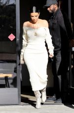 KIM KARDASHIAN Leaves Keeping Up with the Kardashians Set in Westlake 03/25/2017
