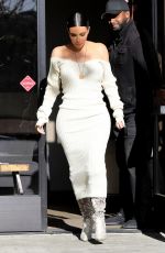 KIM KARDASHIAN Leaves Keeping Up with the Kardashians Set in Westlake 03/25/2017