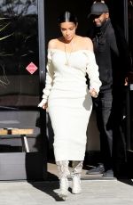KIM KARDASHIAN Leaves Keeping Up with the Kardashians Set in Westlake 03/25/2017