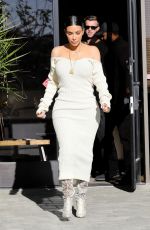 KIM KARDASHIAN Leaves Keeping Up with the Kardashians Set in Westlake 03/25/2017