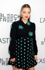 Pregnant AMANDA SEYFRIED at 