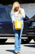 REESE WITHERSPOON Shopping in Beverly Hills 03/13/2017