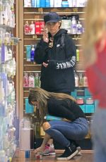 REESE WITHERSPOON Shopping in Brentwood 03/13/2017