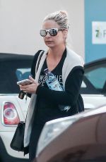 SARAH MICHELLE GELLAR Heading to Pilates Class in Santa Monica 03/05/2017