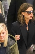 VICTOIRA BECKHAM Shopping at Whole Foods 03/13/2017