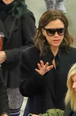 VICTOIRA BECKHAM Shopping at Whole Foods 03/13/2017