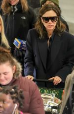 VICTOIRA BECKHAM Shopping at Whole Foods 03/13/2017