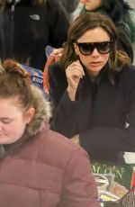 VICTOIRA BECKHAM Shopping at Whole Foods 03/13/2017