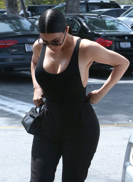 KIM KARDASHIAN Out for Lunch in Los Angeles