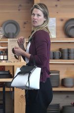 ALI LARTER Shopping at Heath Ceramics in Beverly Hills 04/24/2017
