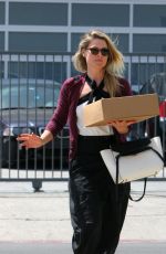 ALI LARTER Shopping at Heath Ceramics in Beverly Hills 04/24/2017