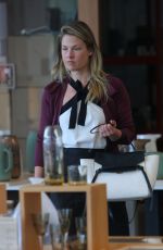 ALI LARTER Shopping at Heath Ceramics in Beverly Hills 04/24/2017